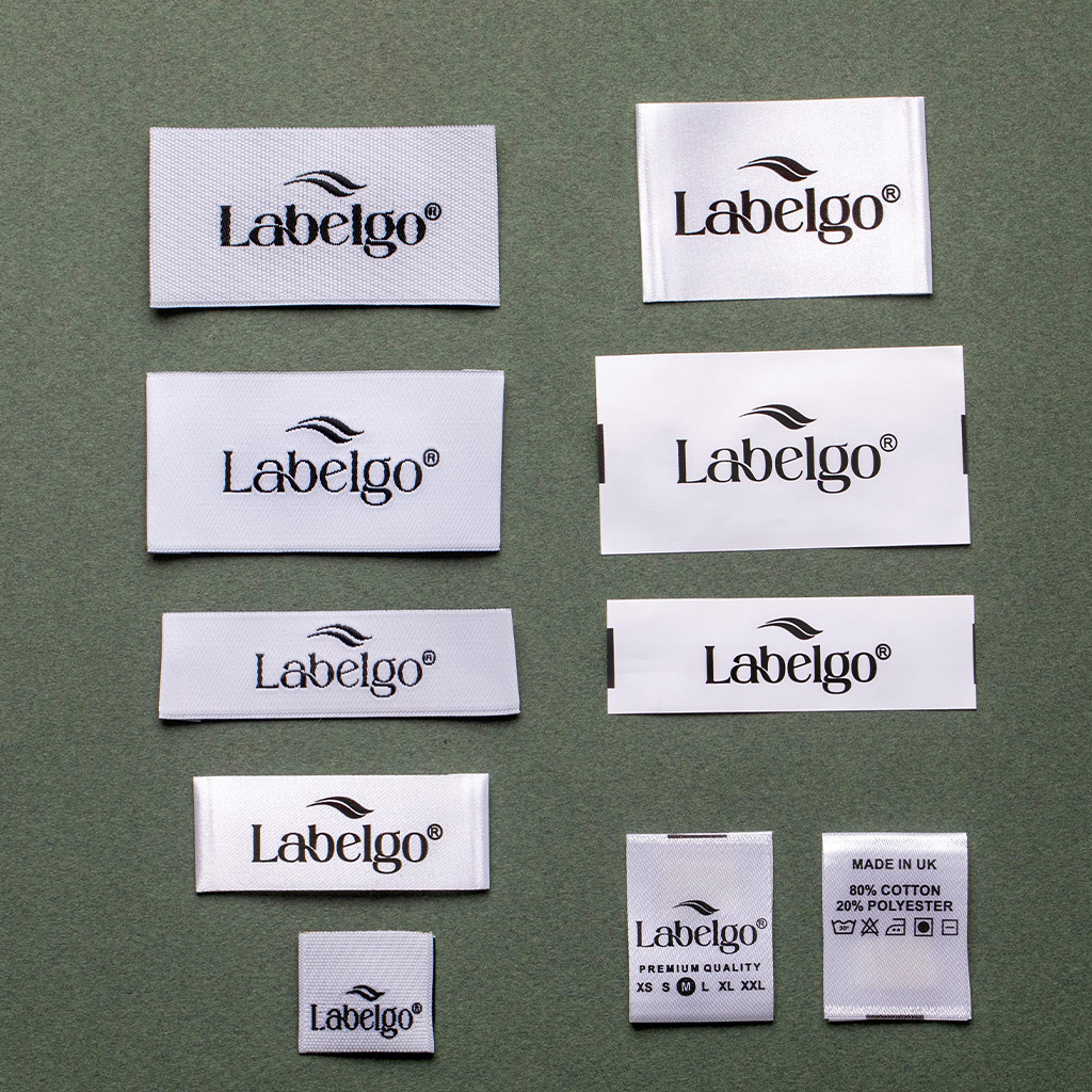 Set aus reinweißen Etiketten bedruckt mit dem LabelGo Markenlogo.