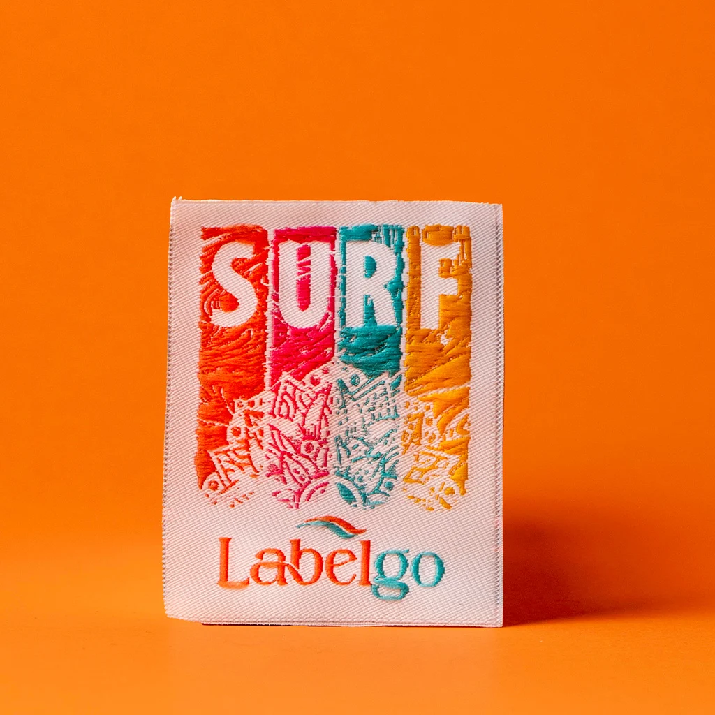 Retro SURF Webetikett auf Orange – gefertigt von LabelGo