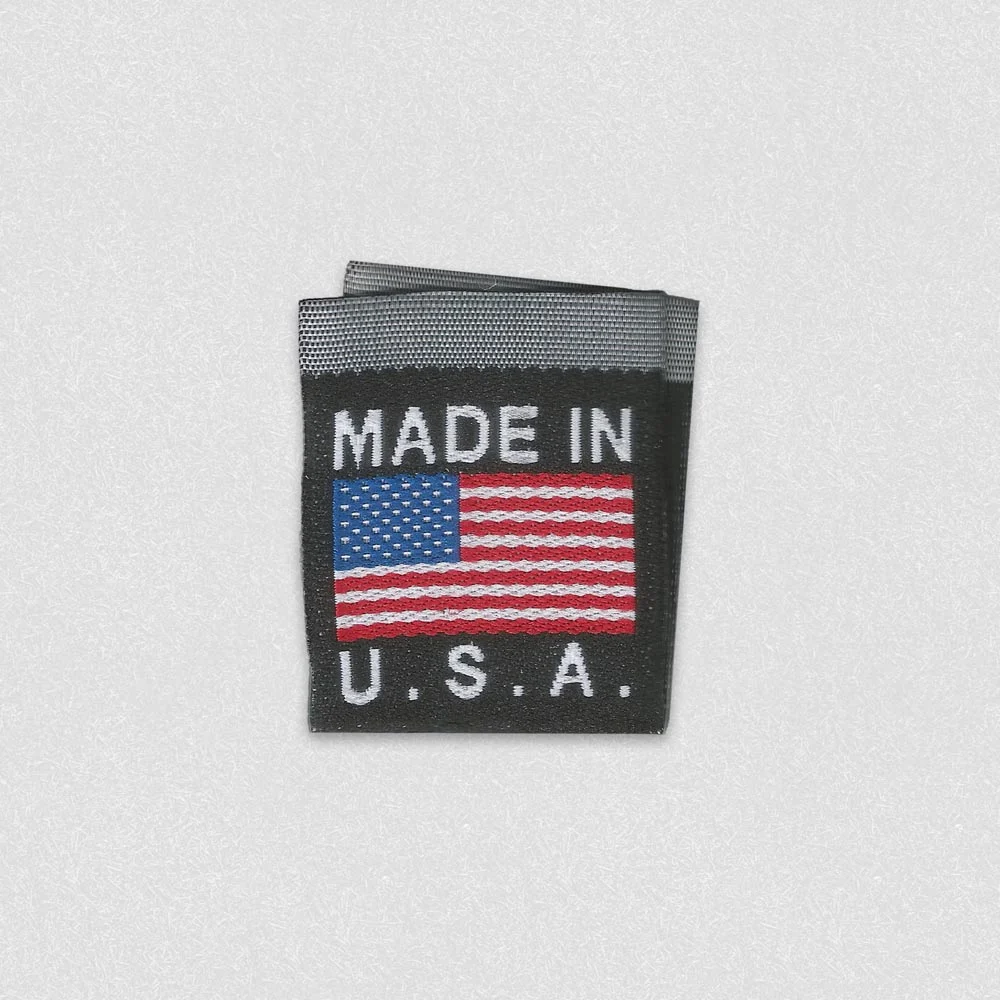 Schwarzes Made in USA Fahnenschlupfetikett mit Flagge – gefertigt von LabelGo